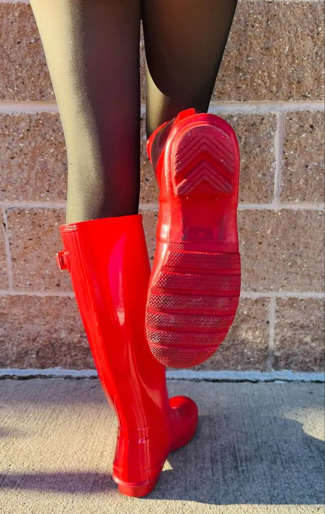 Hunter Military Red Glossy Rain Boots - Size 8