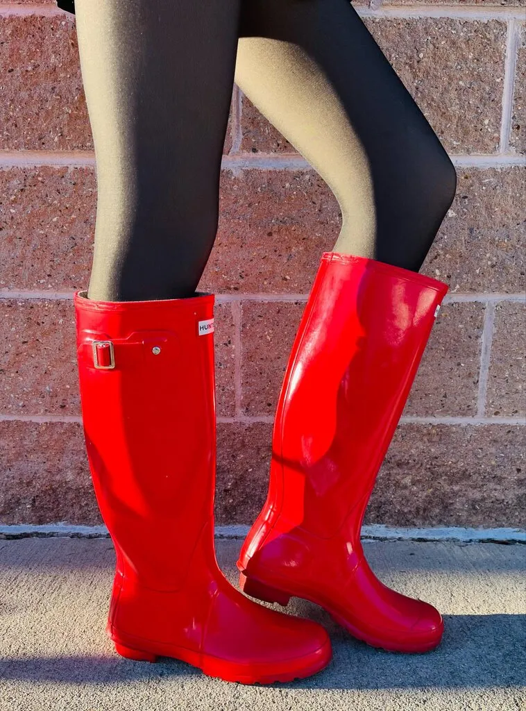 Hunter Military Red Glossy Rain Boots - Size 8